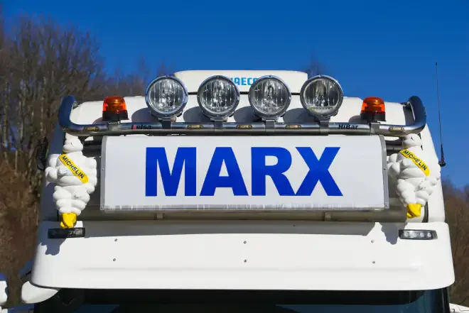 Transport niskopodwoziowy Marx serwis logo na ciezar&oacute;wce